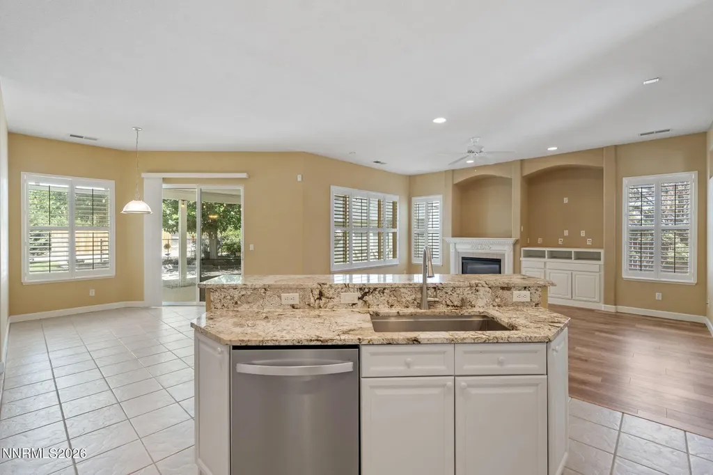 325 Hidden Oaks Dayton NV 89403