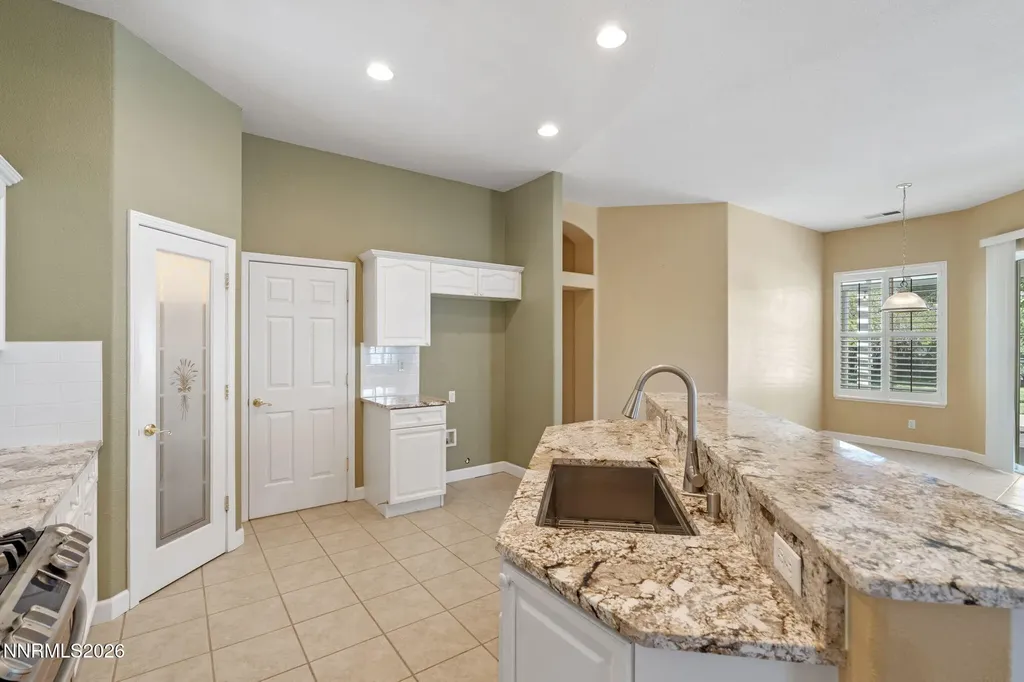 325 Hidden Oaks Dayton NV 89403
