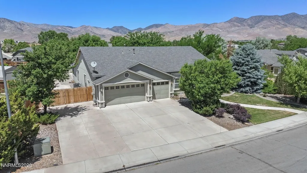 325 Hidden Oaks Dayton NV 89403