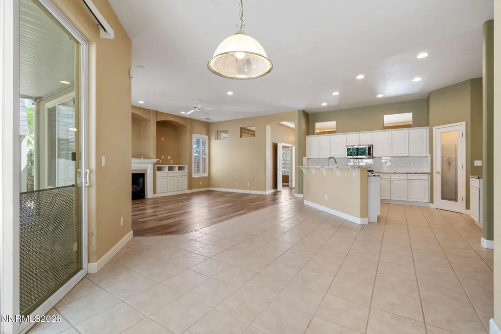 325 Hidden Oaks Dayton NV 89403