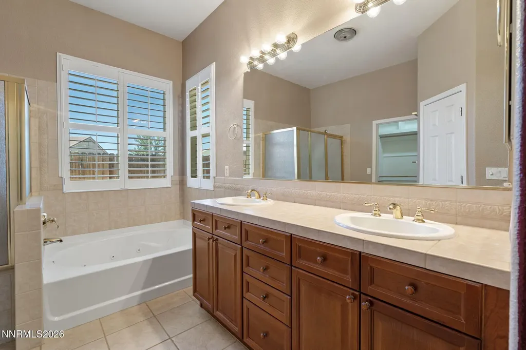 325 Hidden Oaks Dayton NV 89403