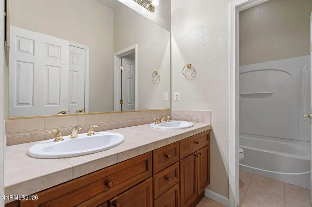 325 Hidden Oaks Dayton NV 89403