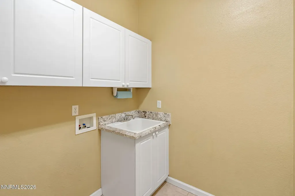 325 Hidden Oaks Dayton NV 89403