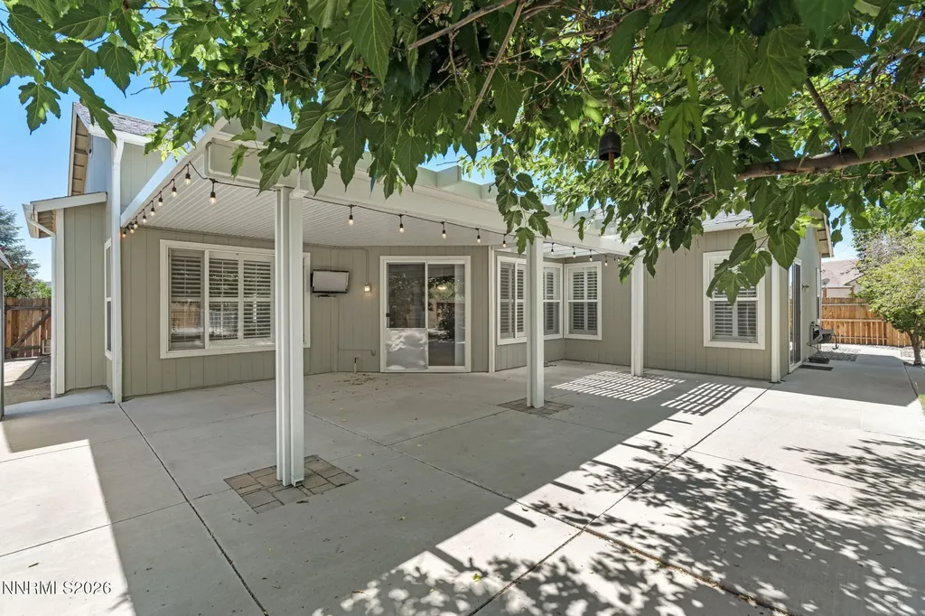 325 Hidden Oaks Dayton NV 89403