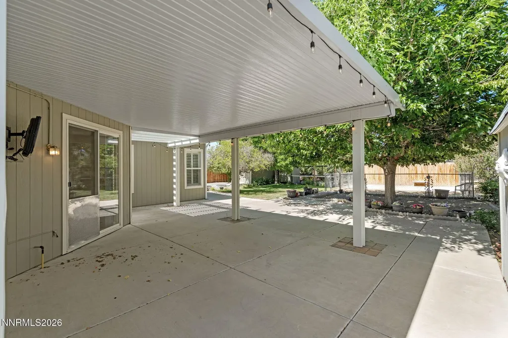 325 Hidden Oaks Dayton NV 89403