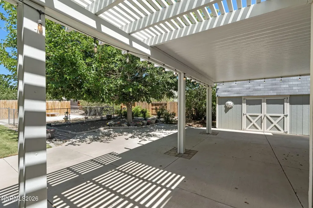 325 Hidden Oaks Dayton NV 89403