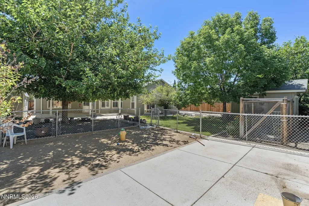 325 Hidden Oaks Dayton NV 89403