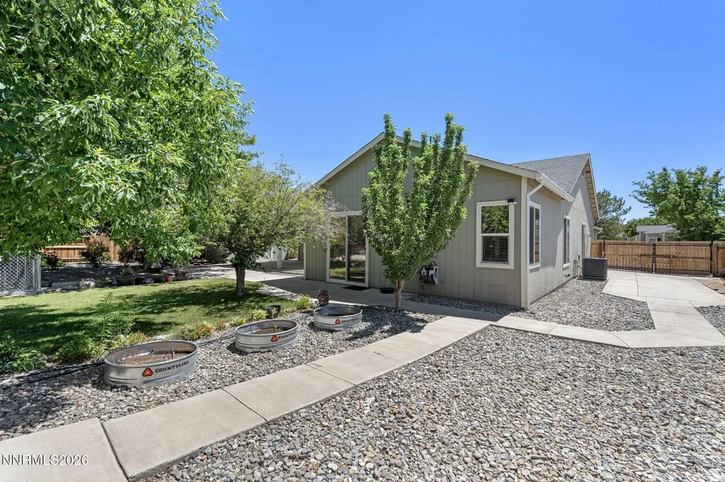325 Hidden Oaks Dayton NV 89403