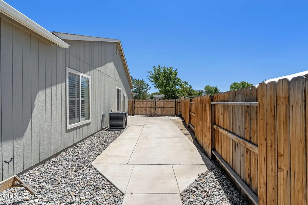325 Hidden Oaks Dayton NV 89403