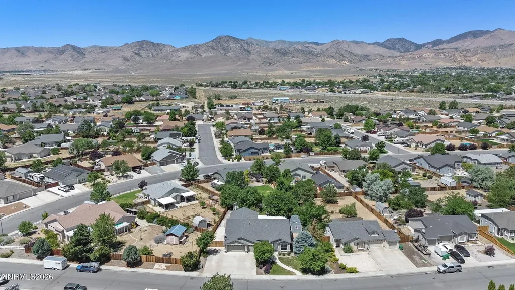 325 Hidden Oaks Dayton NV 89403