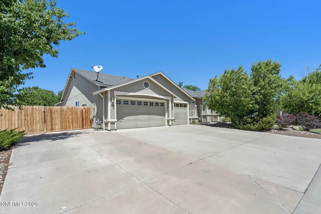 325 Hidden Oaks Dayton NV 89403