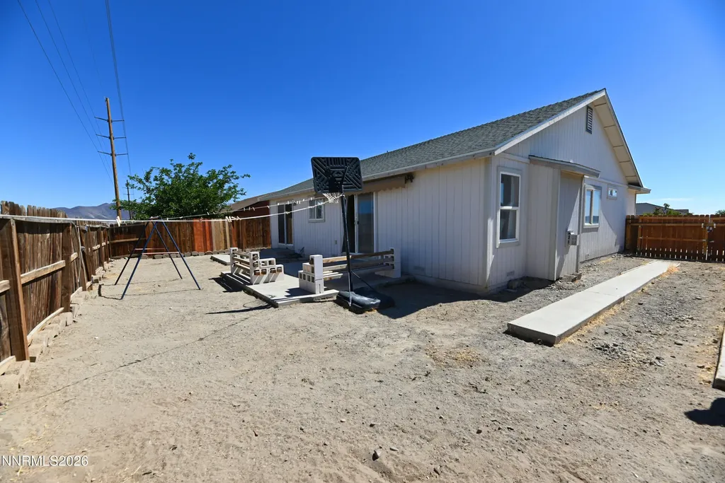 420 Fort Sutter Fernley NV 89408