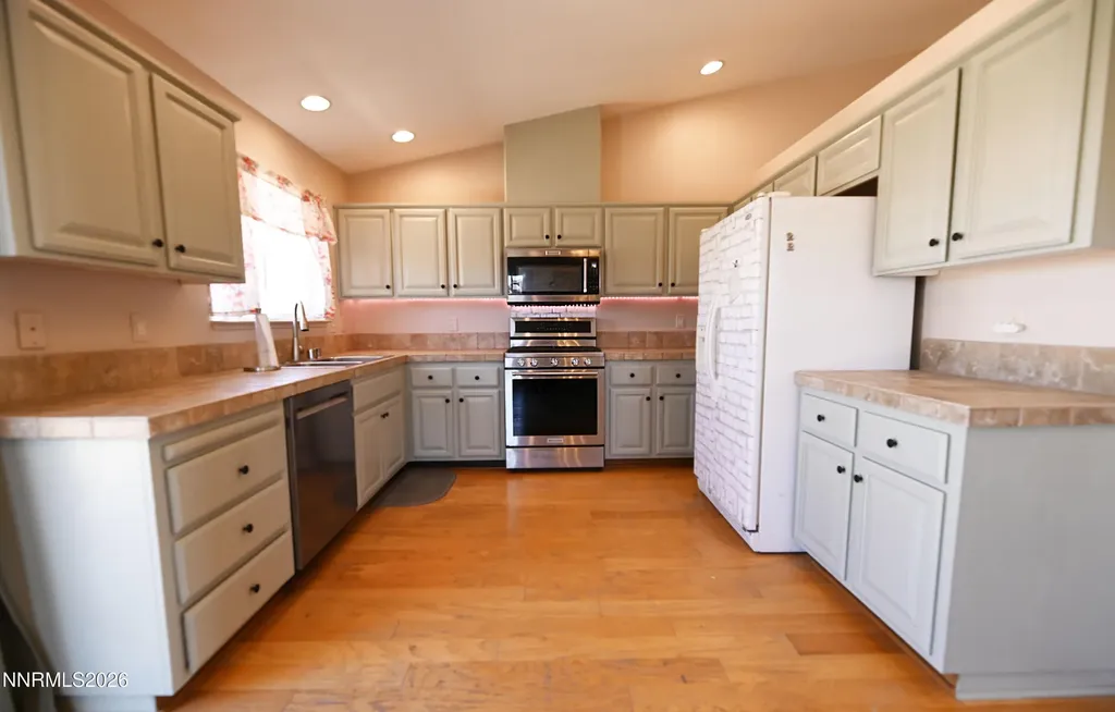 420 Fort Sutter Fernley NV 89408