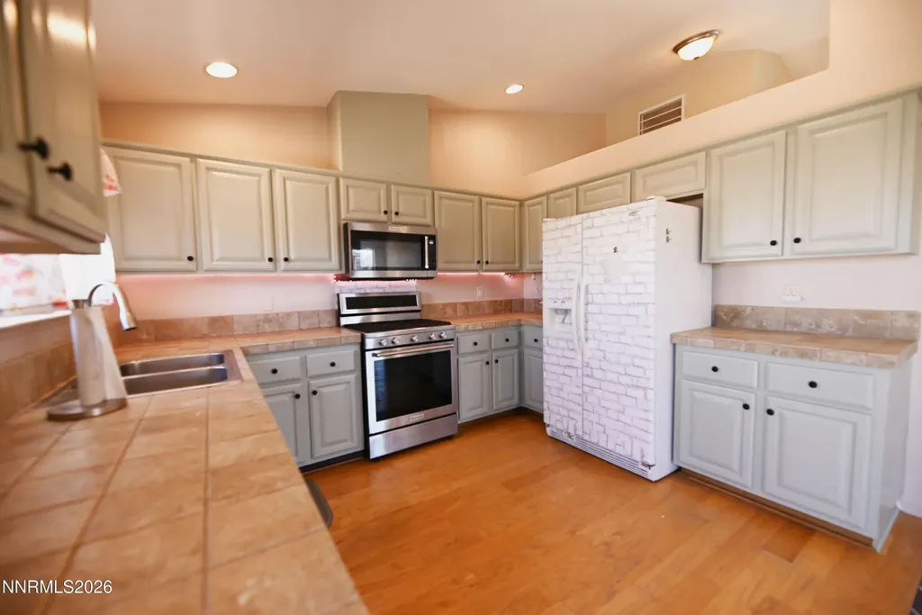 420 Fort Sutter Fernley NV 89408