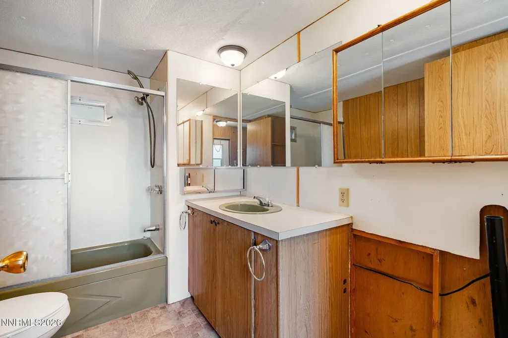 3165 Hollyhock Silver Springs NV 89429