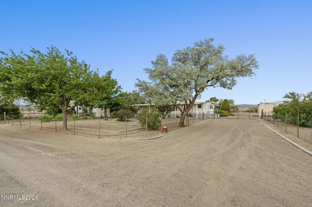 3165 Hollyhock Silver Springs NV 89429