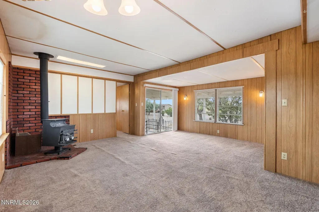 3165 Hollyhock Silver Springs NV 89429