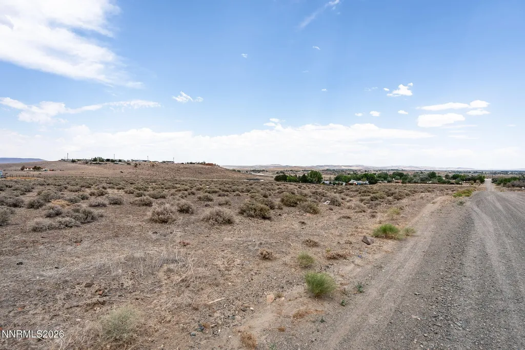 1440 Hooten Silver Springs NV 89429