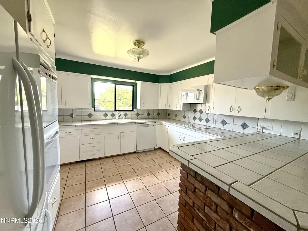 46 Maple Yerington NV 89447