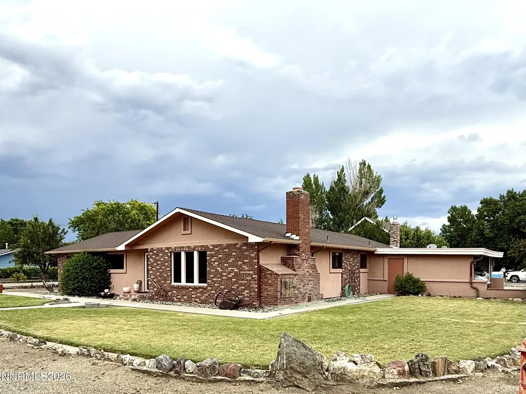 46 Maple Yerington NV 89447