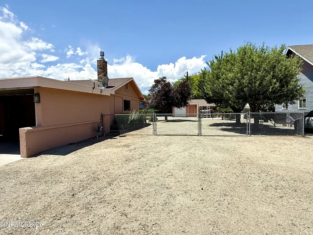 46 Maple Yerington NV 89447