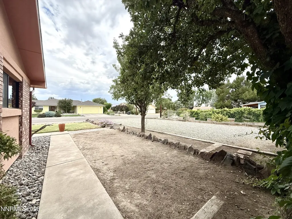 46 Maple Yerington NV 89447