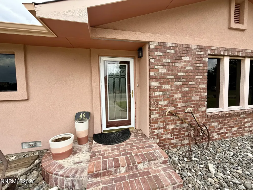 46 Maple Yerington NV 89447