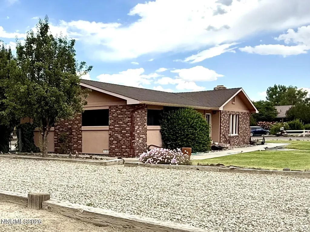 46 Maple Yerington NV 89447