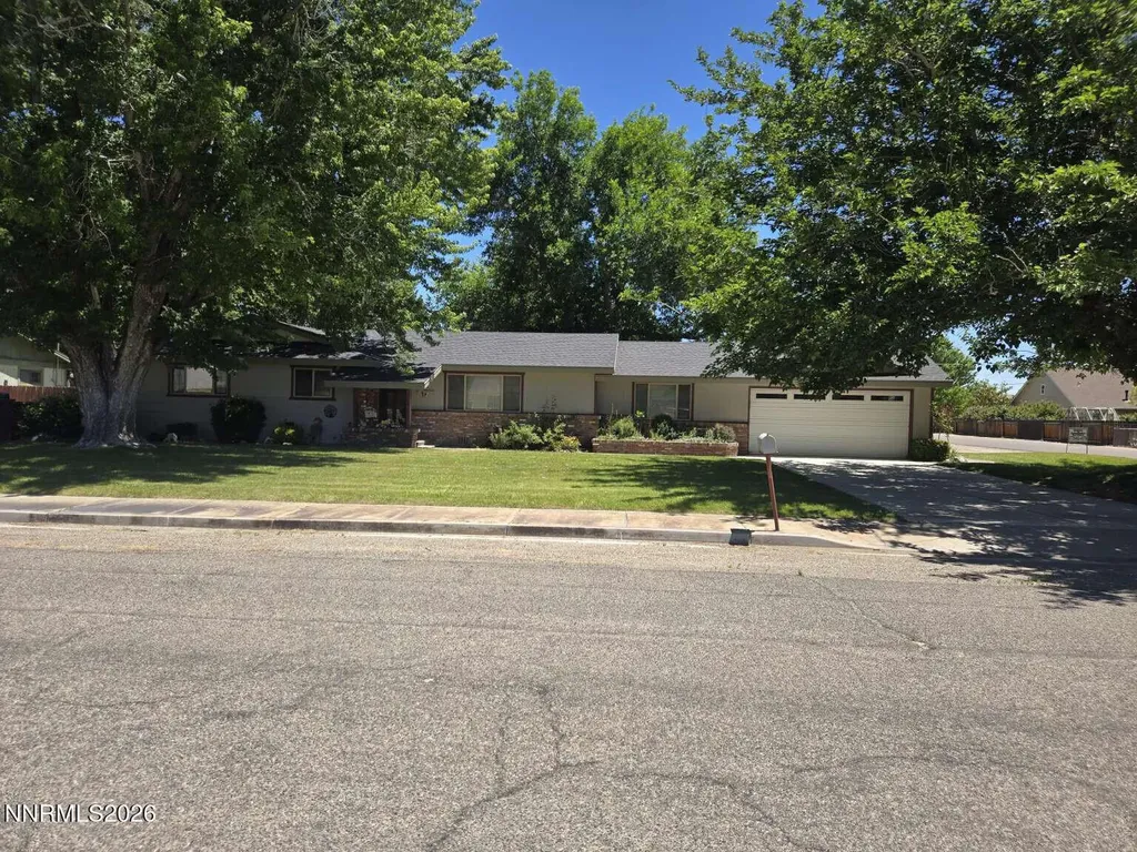 14 Willow Yerington NV 89447