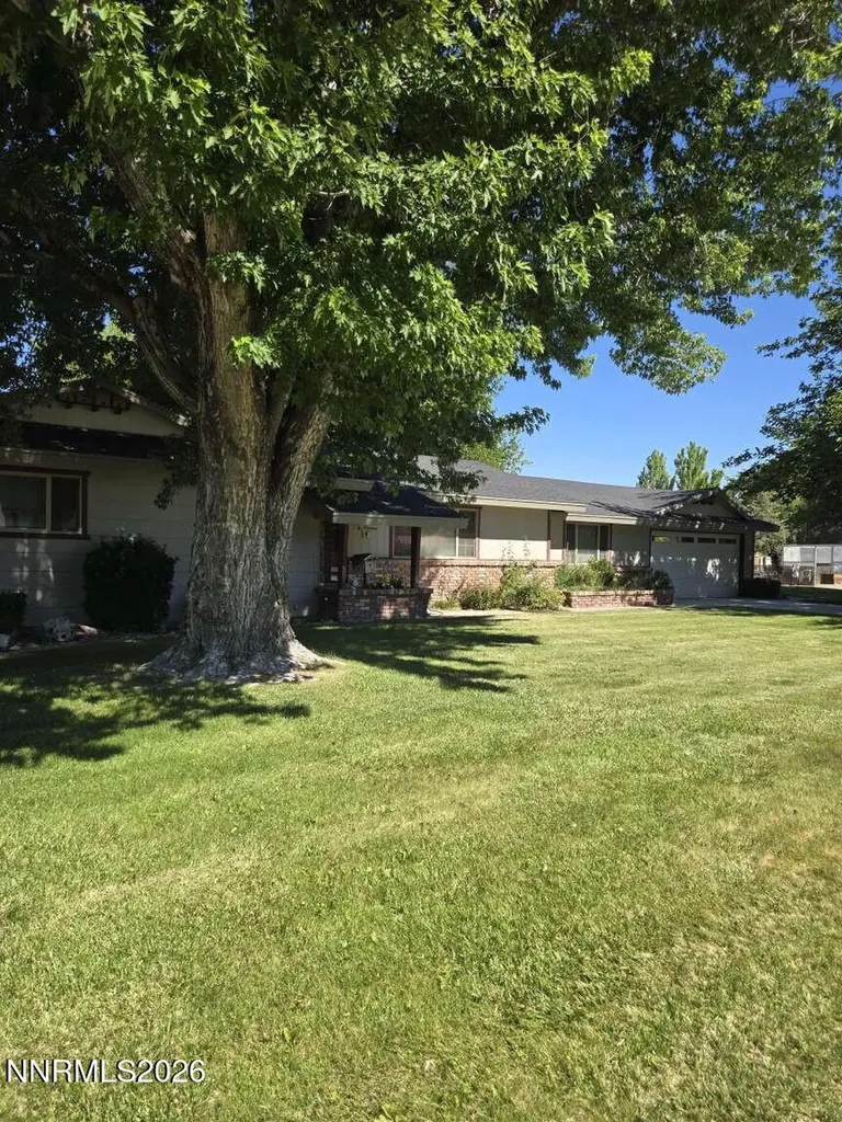 14 Willow Yerington NV 89447