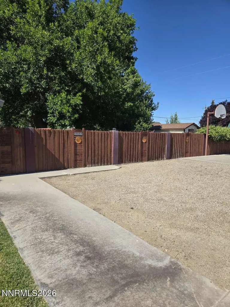14 Willow Yerington NV 89447