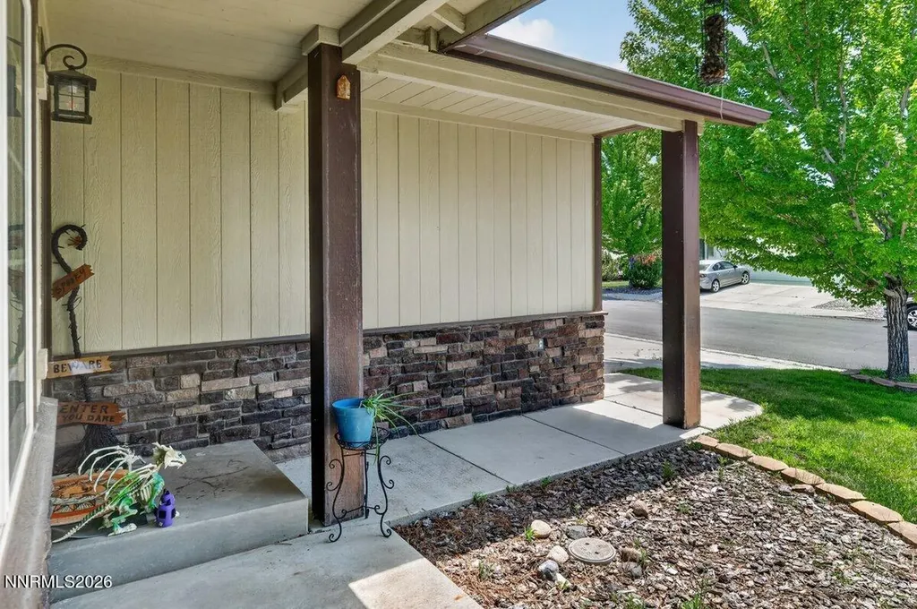 18329 Dustin Reno NV 89508