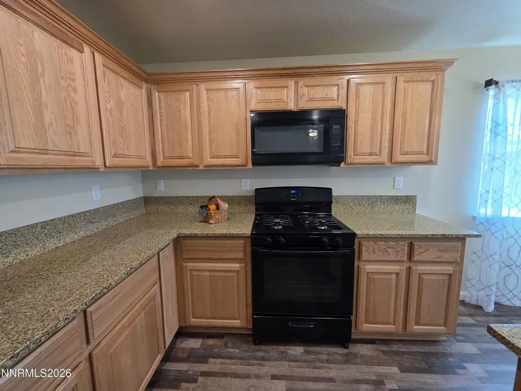 1808 Fort Sutter Fernley NV 89408