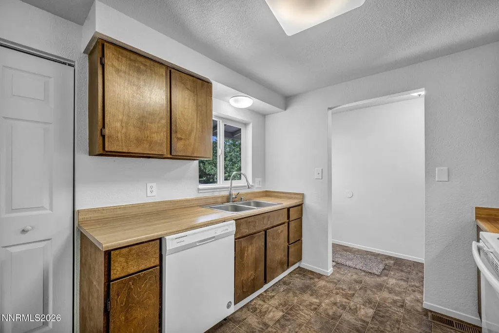 123 Broadleaf Carson City NV 89706