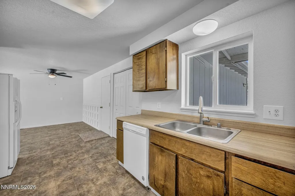 123 Broadleaf Carson City NV 89706