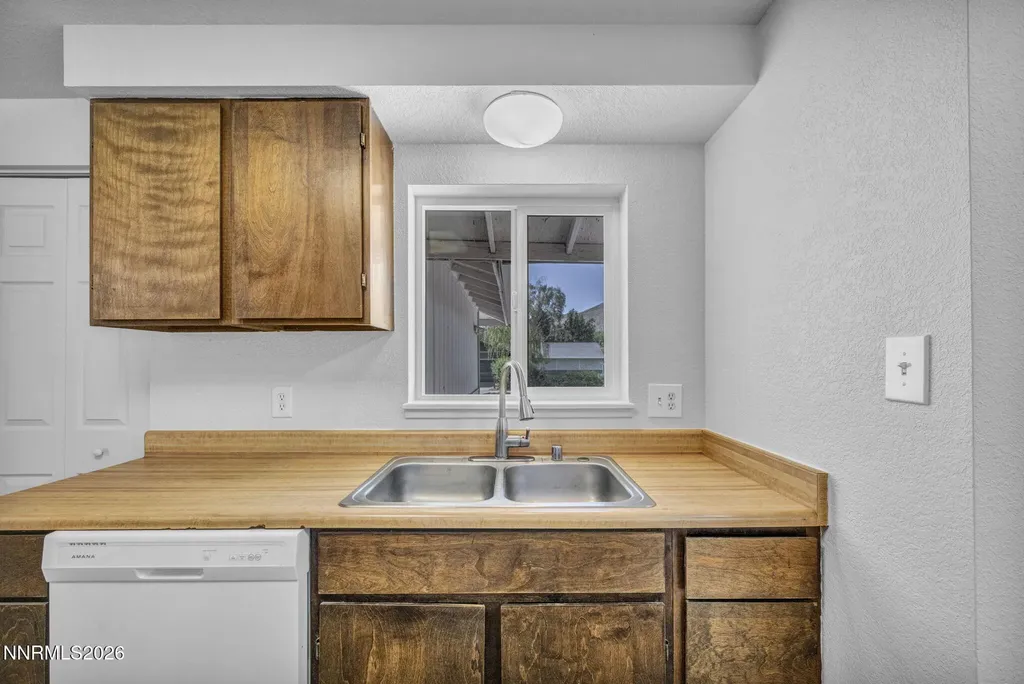 123 Broadleaf Carson City NV 89706
