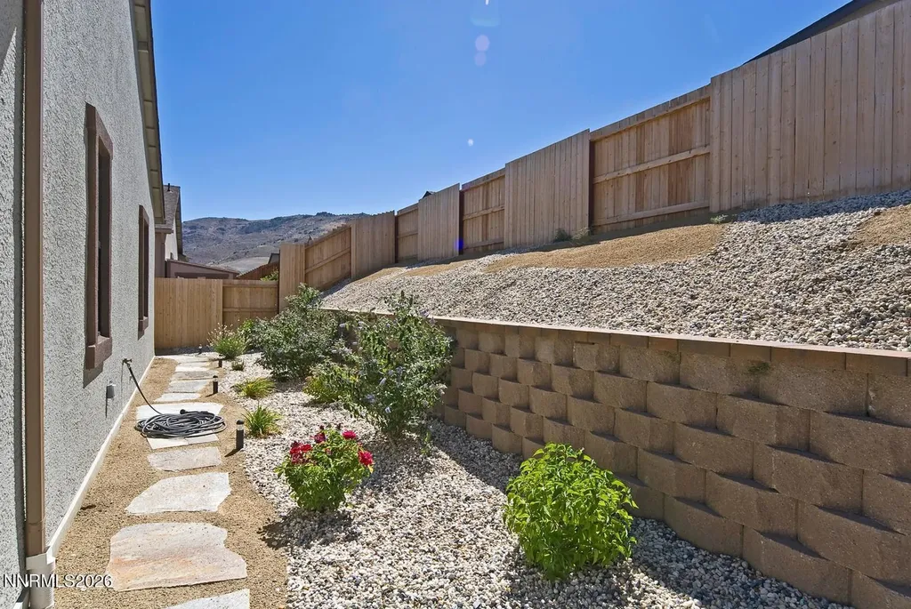2332 Hammer Falls Reno NV 89521