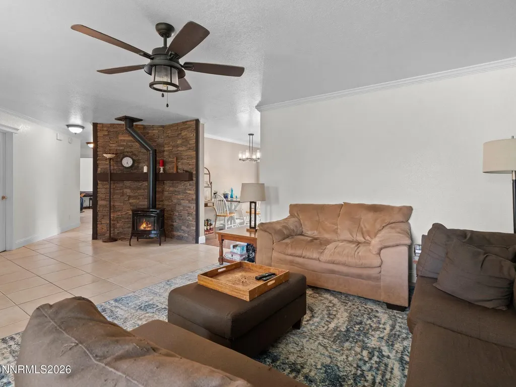 1413 Patricia Gardnerville NV 89460