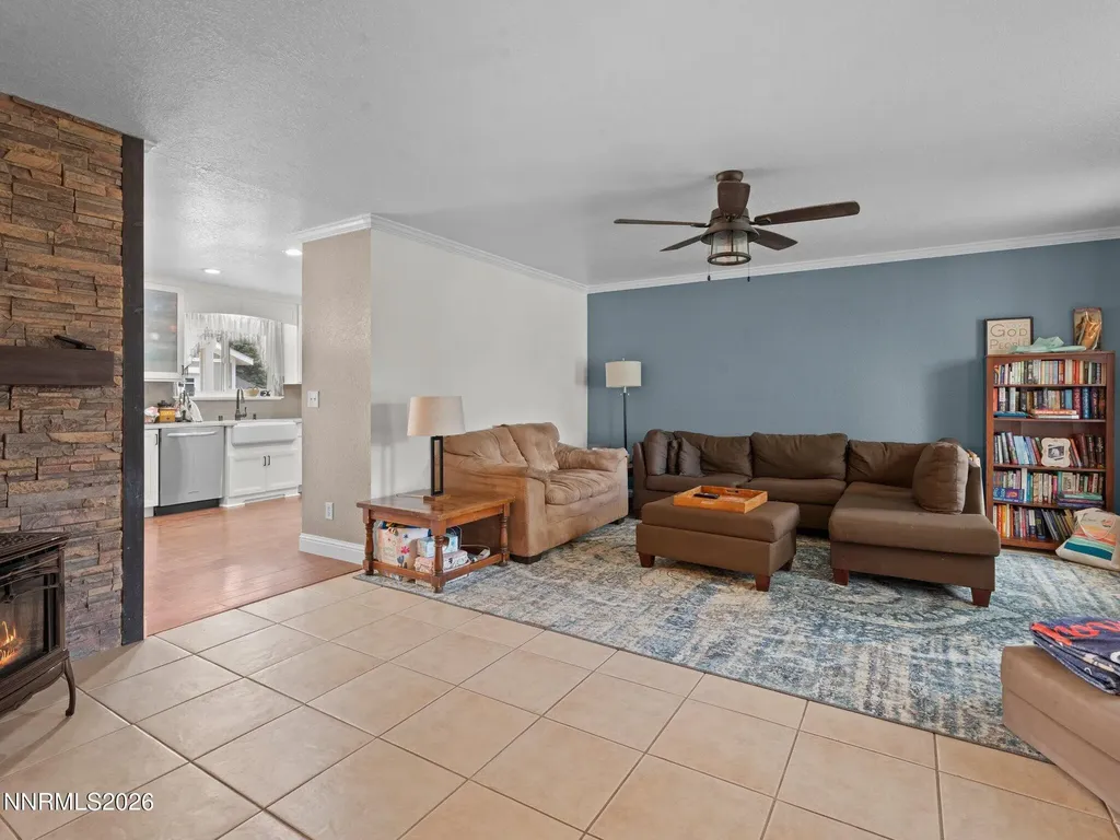1413 Patricia Gardnerville NV 89460