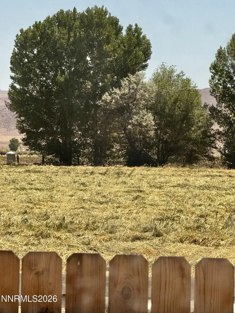 206 Sweetwater Yerington NV 89447