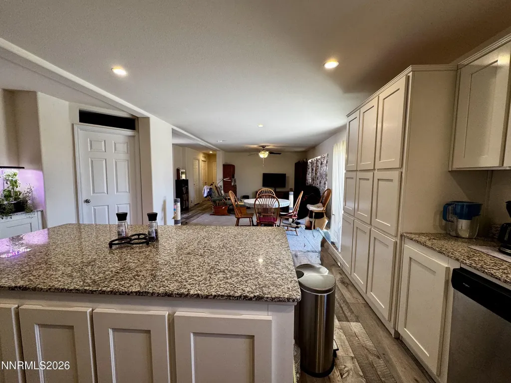 206 Sweetwater Yerington NV 89447