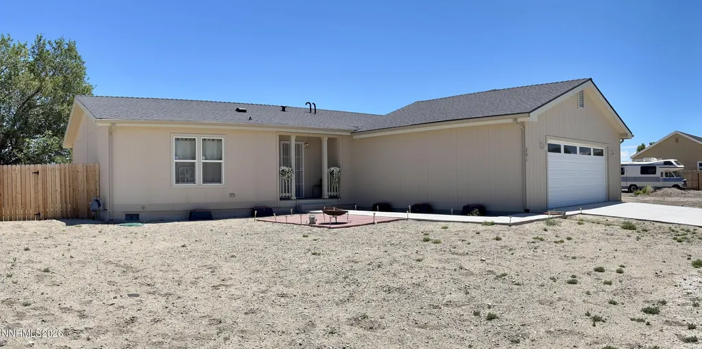 206 Sweetwater Yerington NV 89447