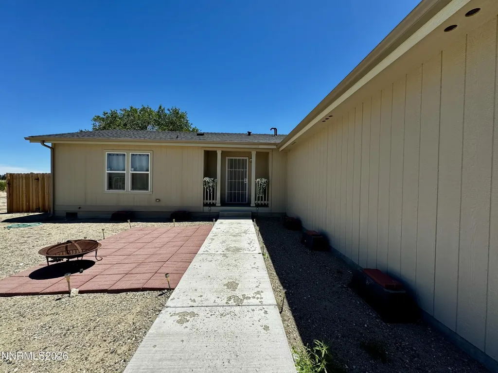 206 Sweetwater Yerington NV 89447