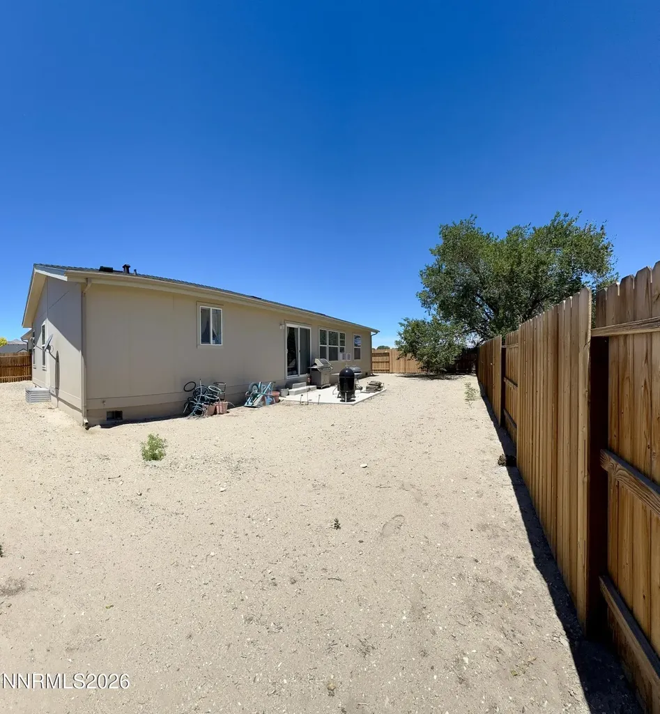 206 Sweetwater Yerington NV 89447