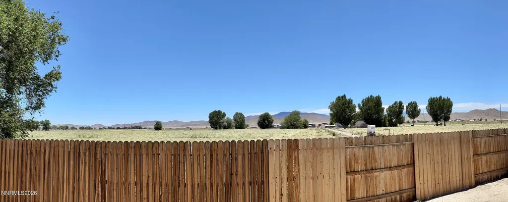 206 Sweetwater Yerington NV 89447