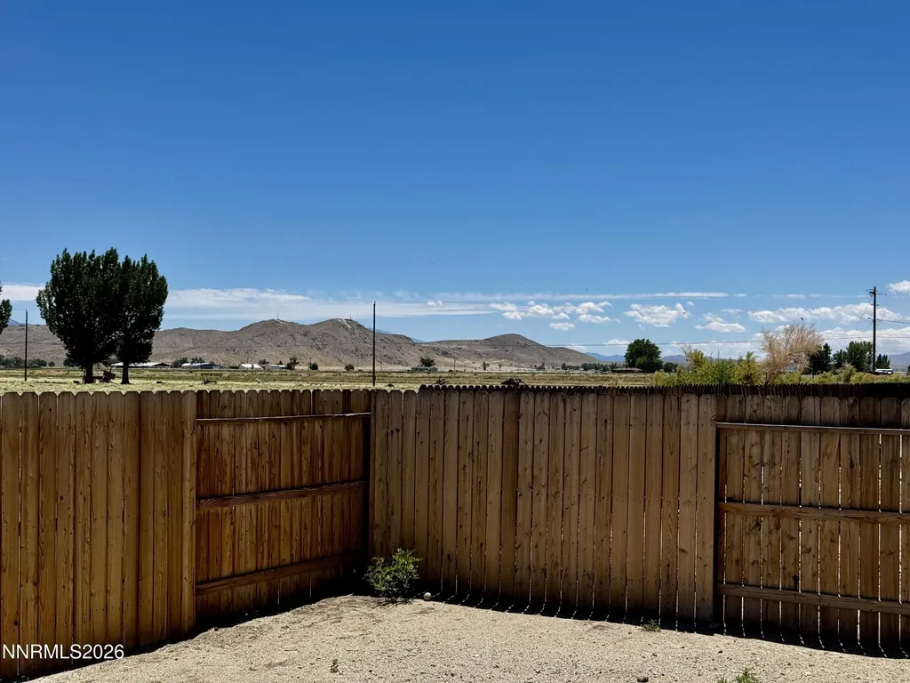 206 Sweetwater Yerington NV 89447