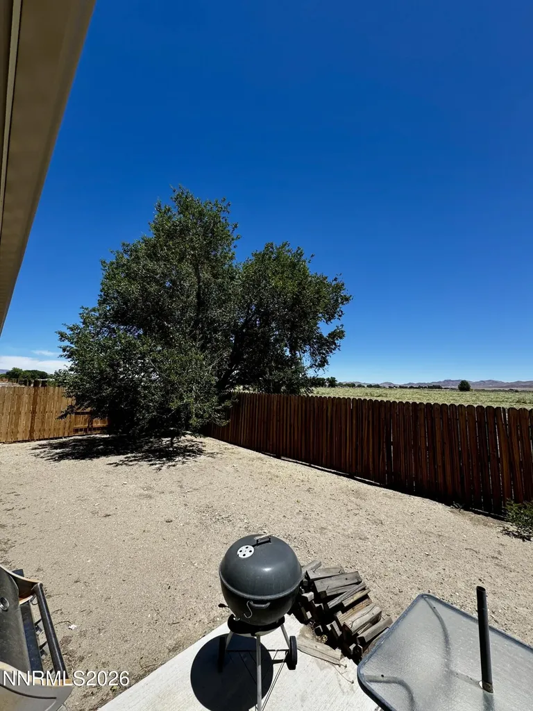 206 Sweetwater Yerington NV 89447