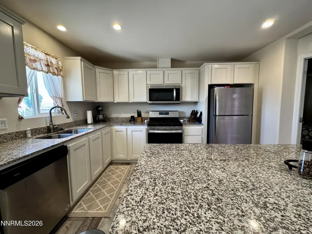 206 Sweetwater Yerington NV 89447