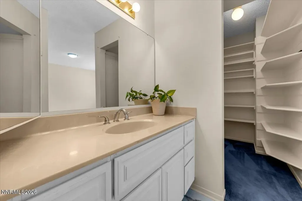 2367 Melody Reno NV 89512