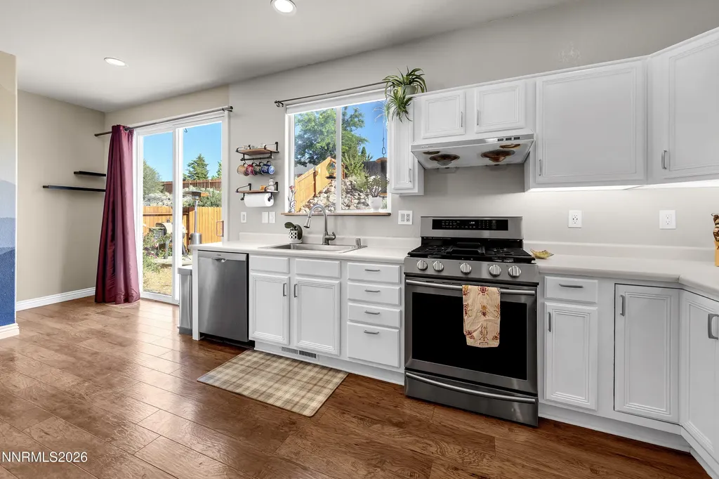 3382 Snake River Reno NV 89503
